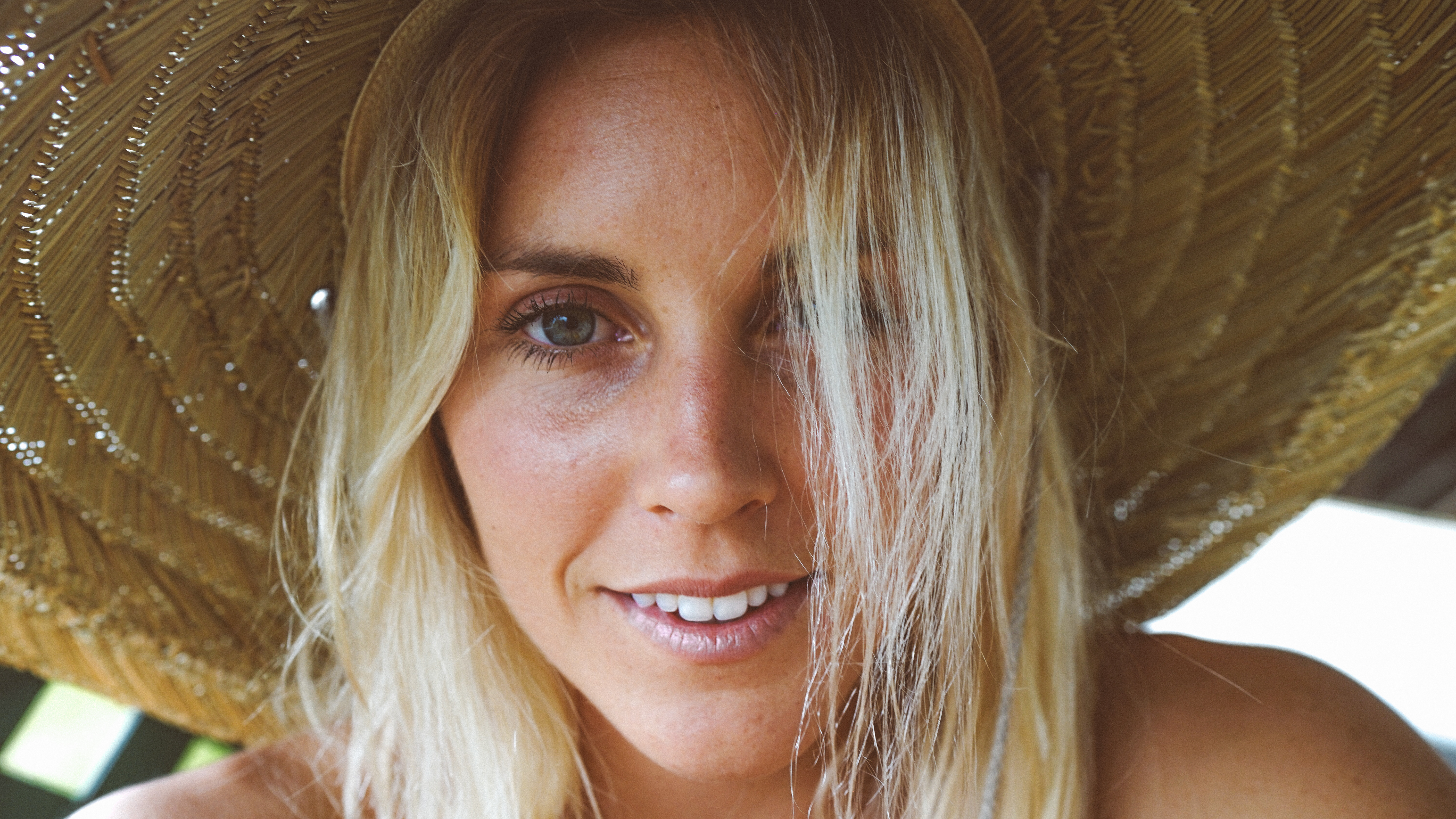 leila hurst surfer